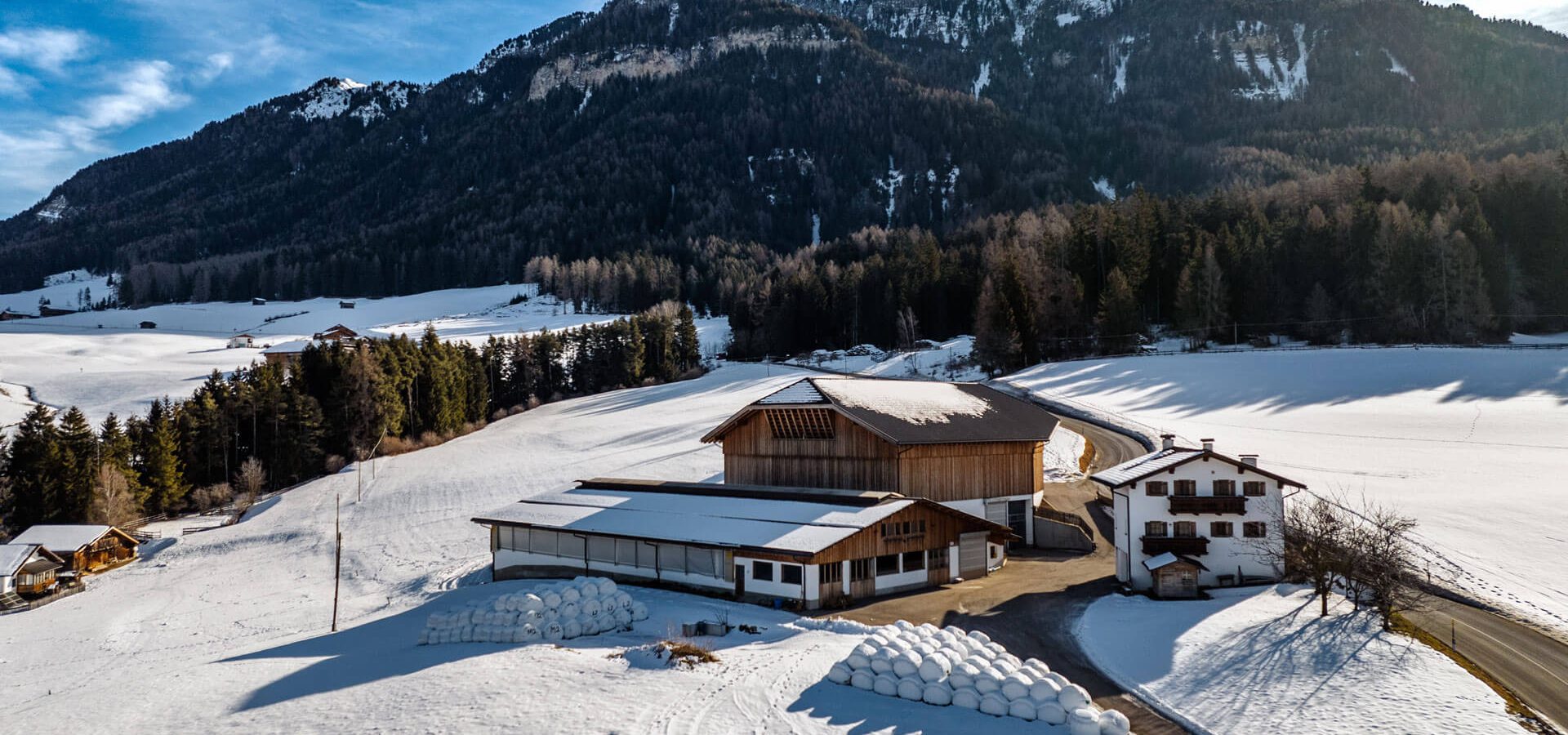 morodeserhof in kastelruth winterurlaub auf dem bauernhof in den dolomiten skifahren rodeln schneeschuhwandern suedtirol 11