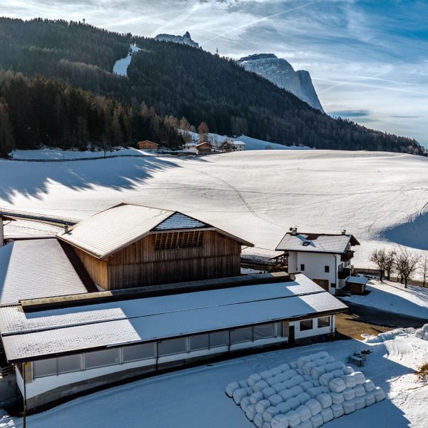 morodeserhof in kastelruth winterurlaub auf dem bauernhof in den dolomiten skifahren rodeln schneeschuhwandern suedtirol 12