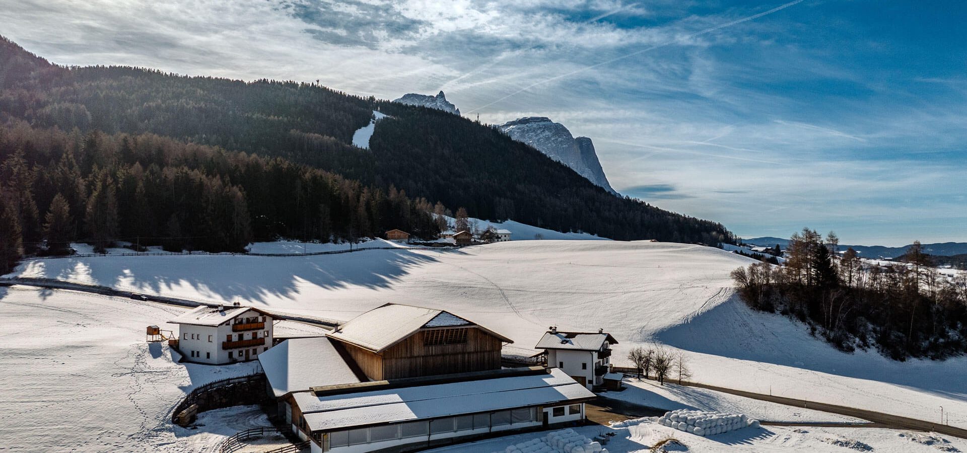 morodeserhof in kastelruth winterurlaub auf dem bauernhof in den dolomiten skifahren rodeln schneeschuhwandern suedtirol 13